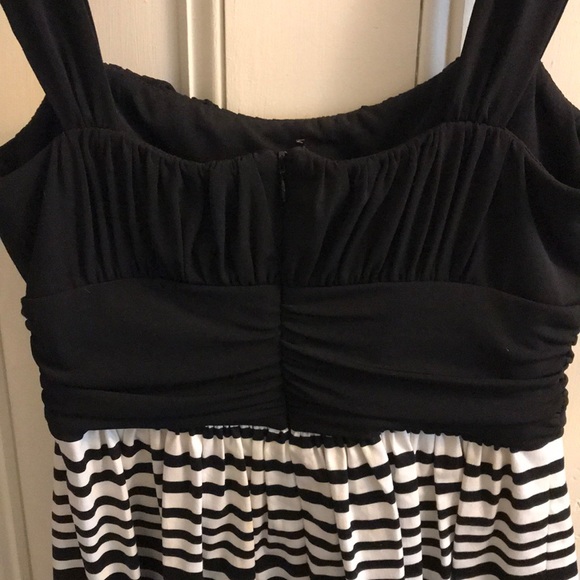 Black dress - Picture 4 of 6